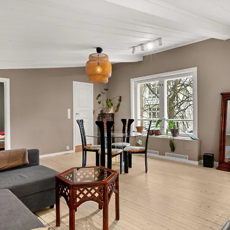 The Courtyard Apartment *