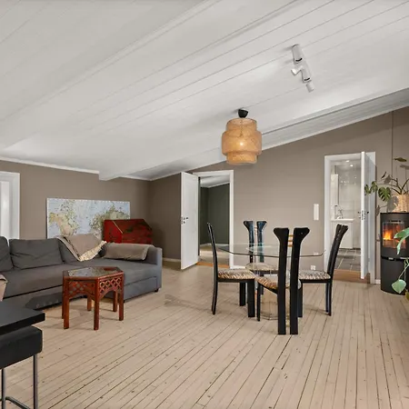 The Courtyard Apartment *